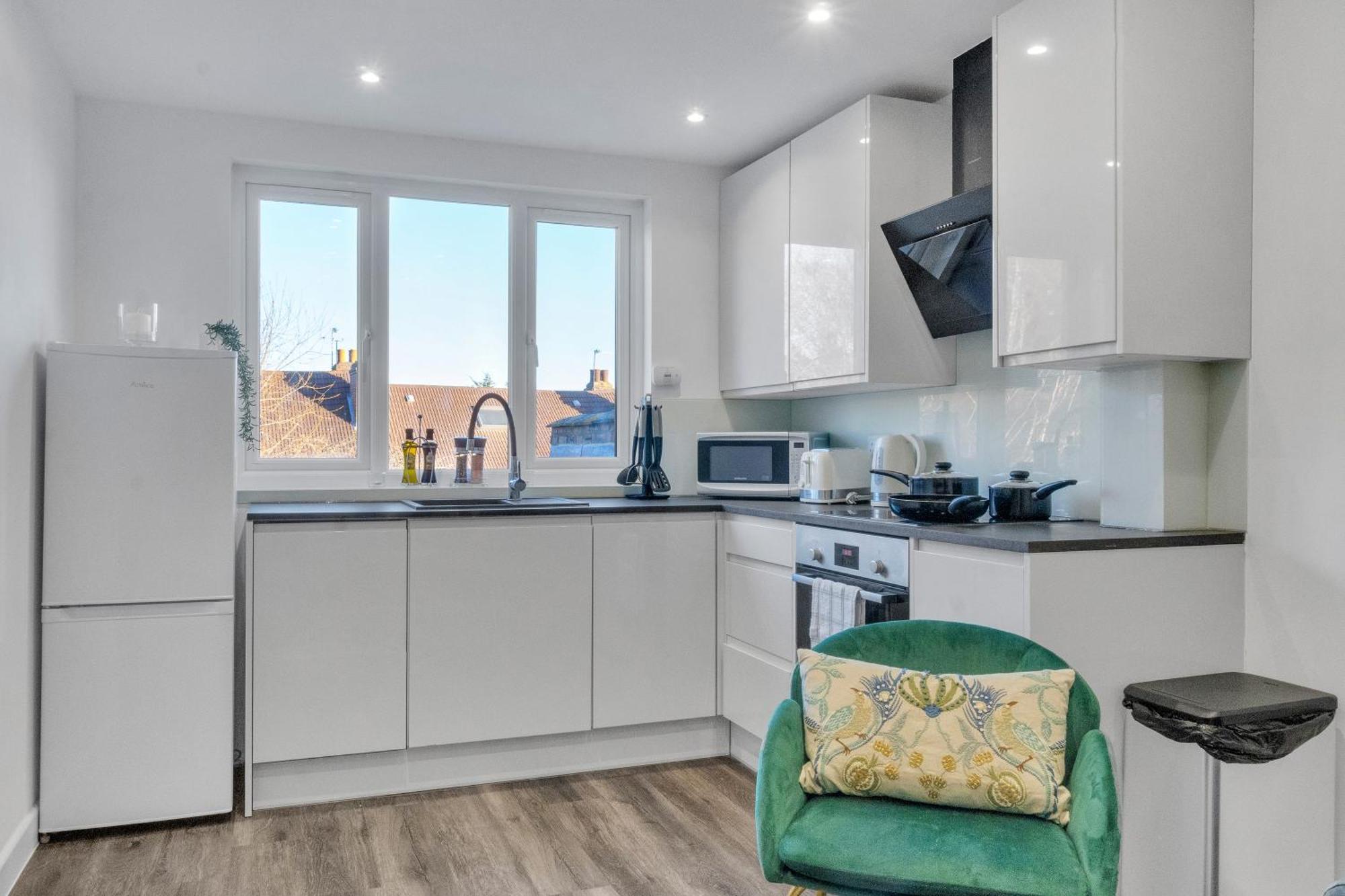 Homely North London Apartments Hendon The Hyde Bagian luar foto