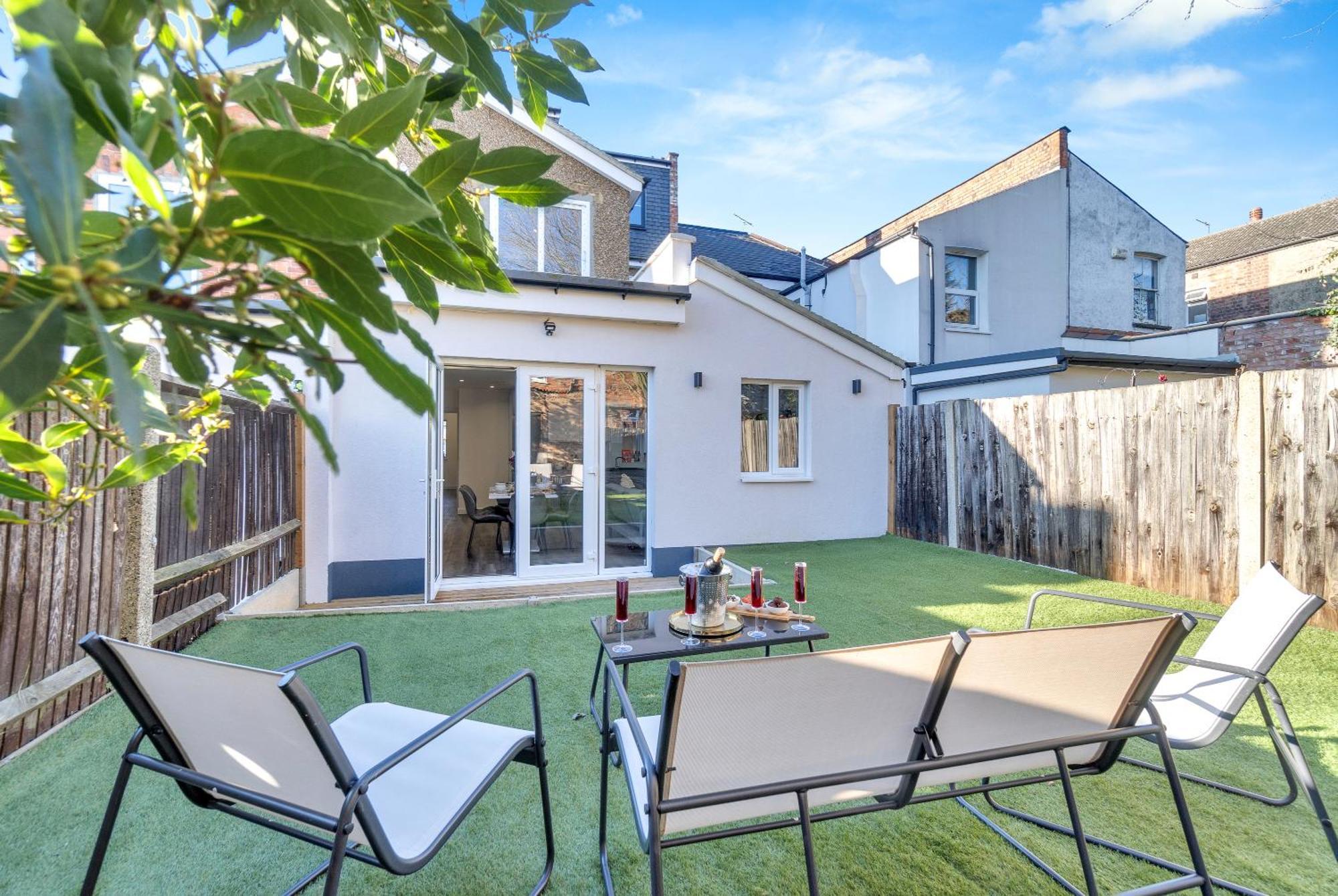 Homely North London Apartments Hendon The Hyde Bagian luar foto